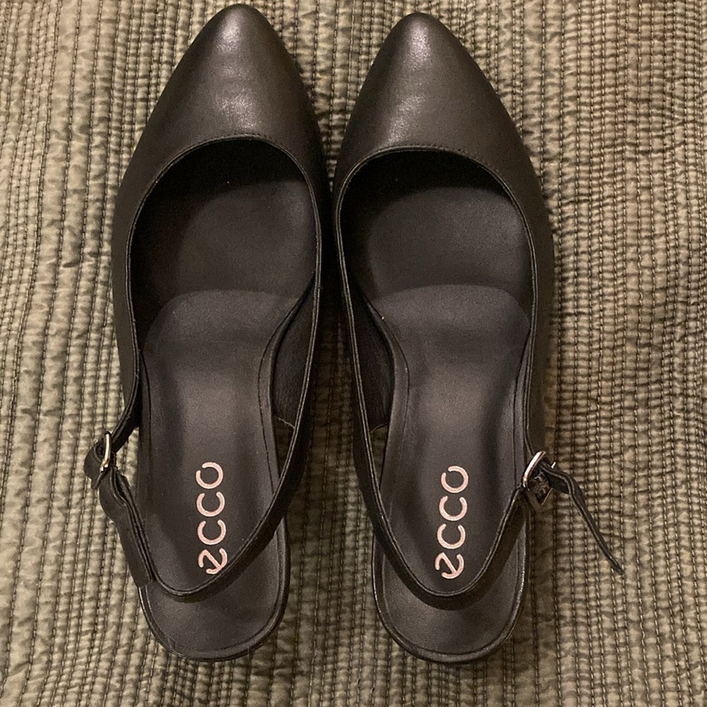 NWT Ecco Size 8.5/39 sling back pumps